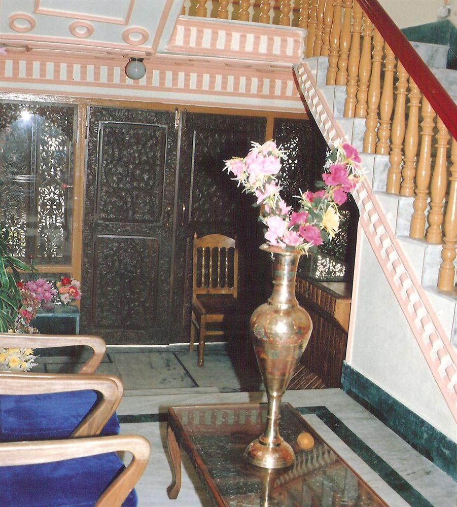 Hotel Zahgeer Continental - Srinagar Exterior photo