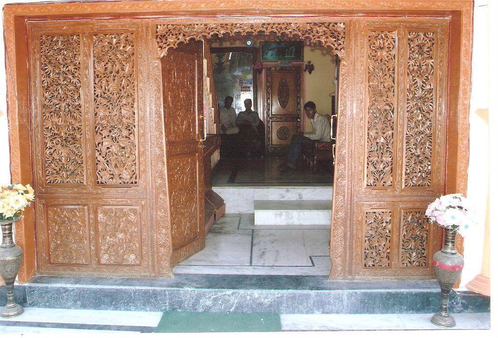 Hotel Zahgeer Continental - Srinagar Exterior photo