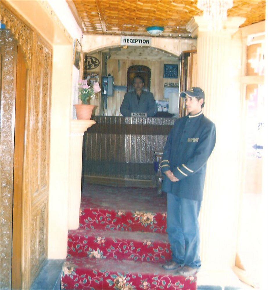 Hotel Zahgeer Continental - Srinagar Exterior photo