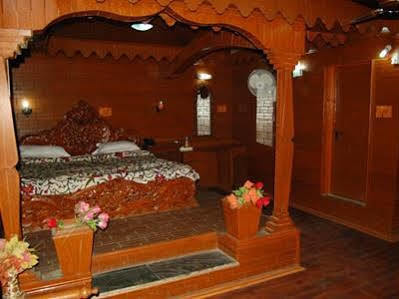 Hotel Zahgeer Continental - Srinagar Exterior photo